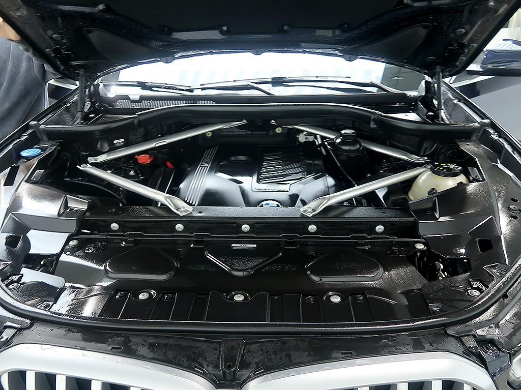 BMW X6 — photo 08