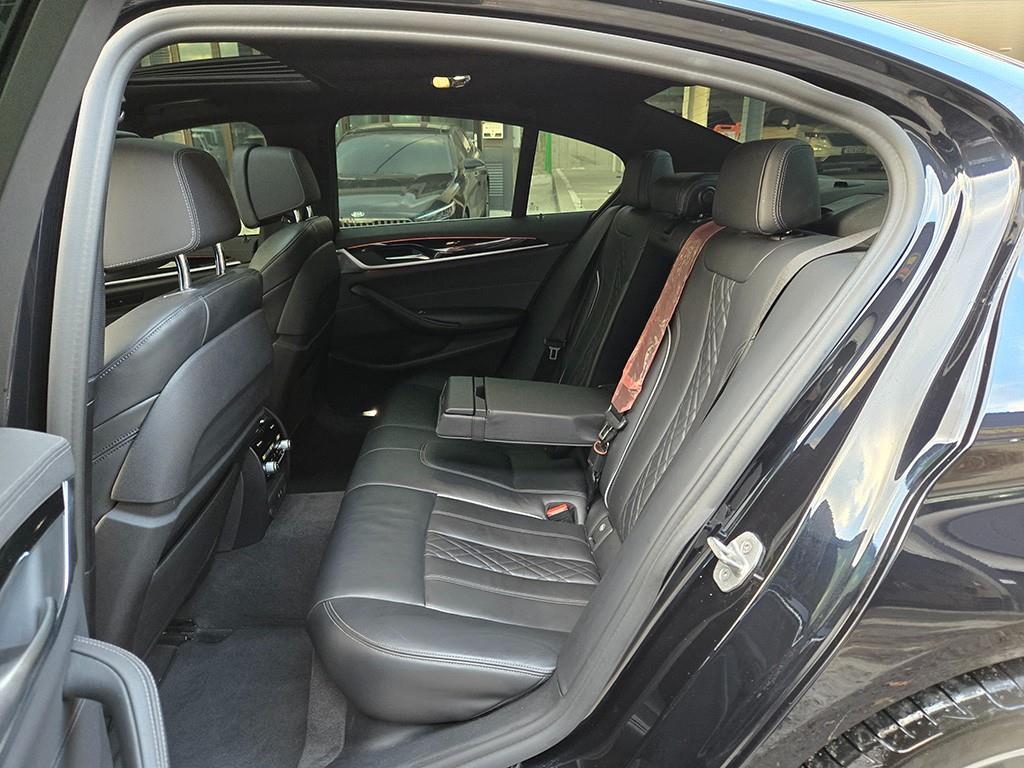 BMW 5-Series — photo 06