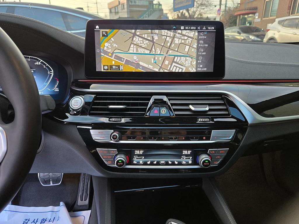 BMW 5-Series — photo 10