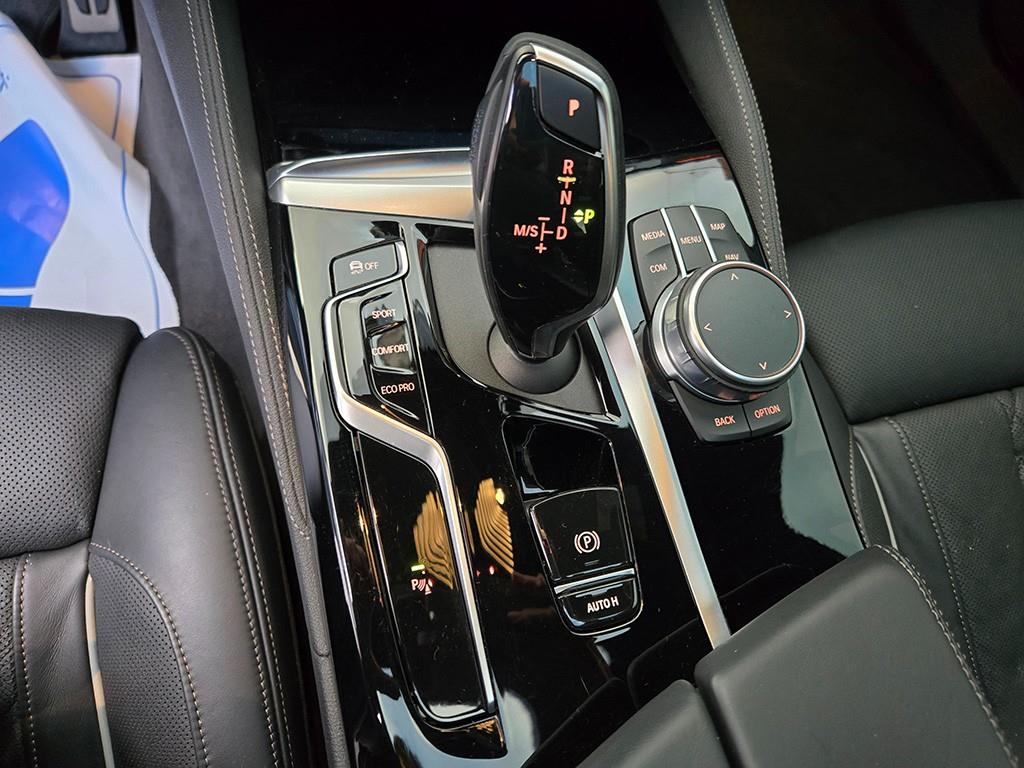BMW 5-Series — photo 11