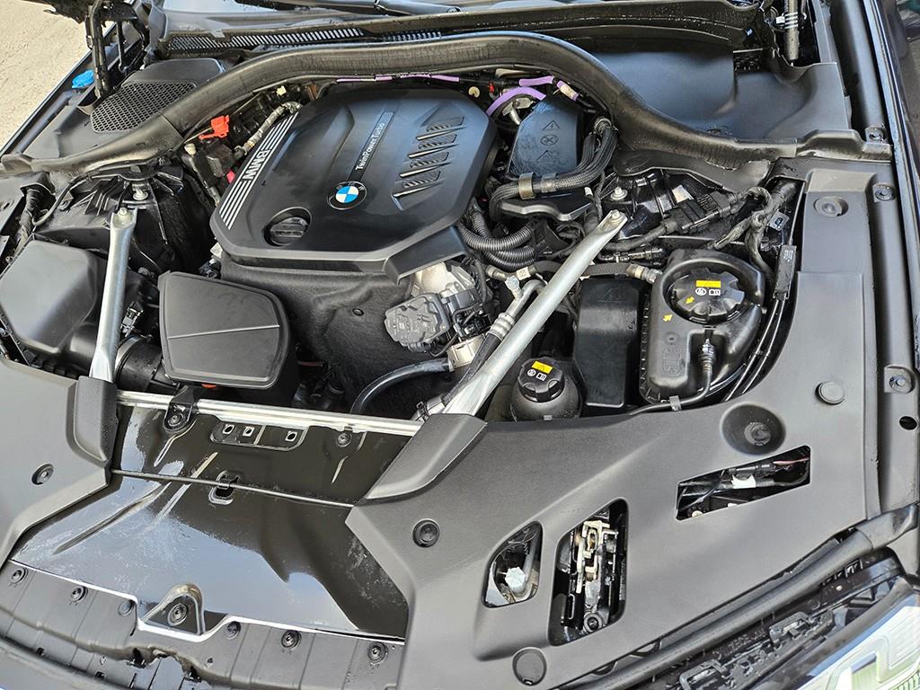 BMW 5-Series — photo 19
