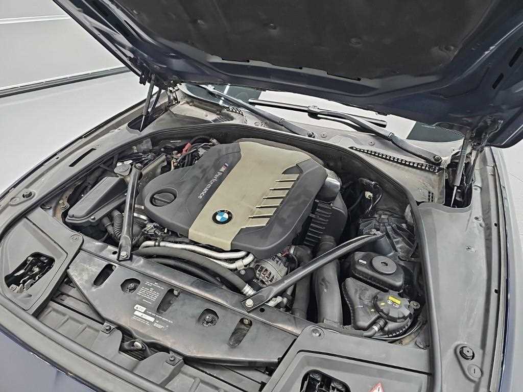 BMW 5-Series — photo 05