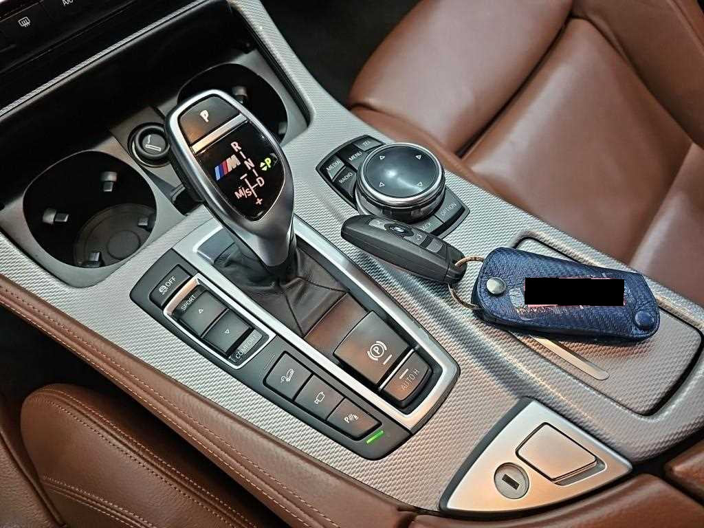 BMW 5-Series — photo 08