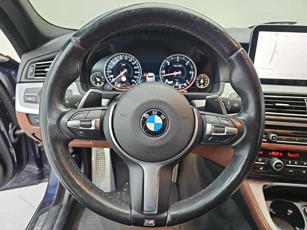 BMW 5-Series — photo 09