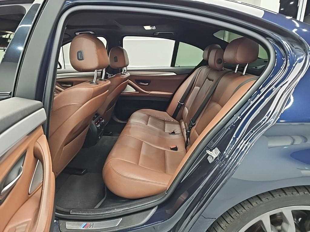 BMW 5-Series — photo 12