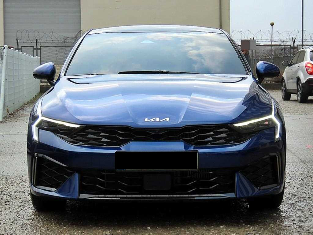 Kia K5 — photo 01