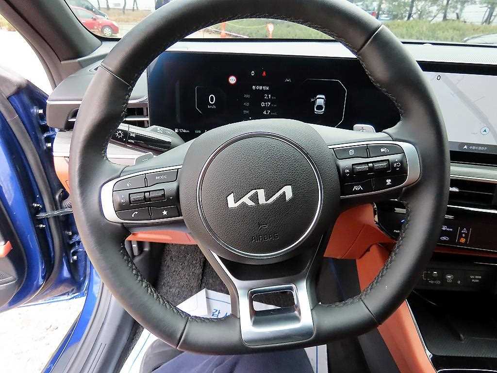 Kia K5 — photo 08