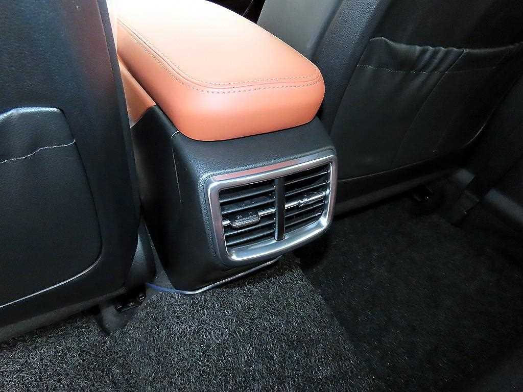 Kia K5 — photo 16