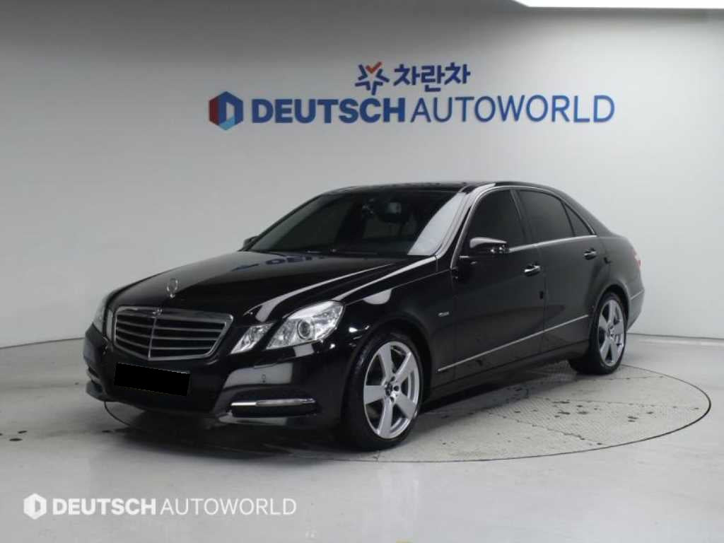 Mercedes-Benz E-Class — photo 01