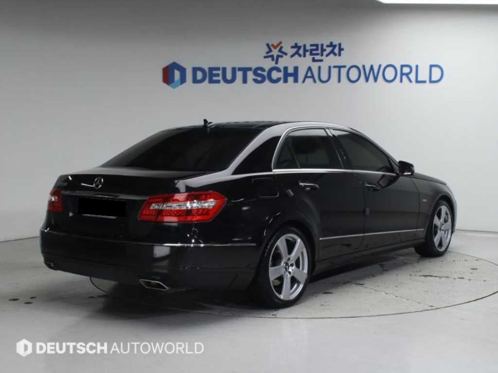 Mercedes-Benz E-Class — photo 02