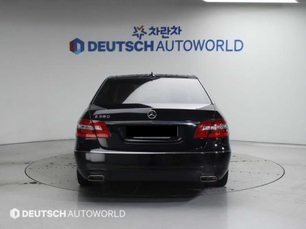 Mercedes-Benz E-Class — photo 04