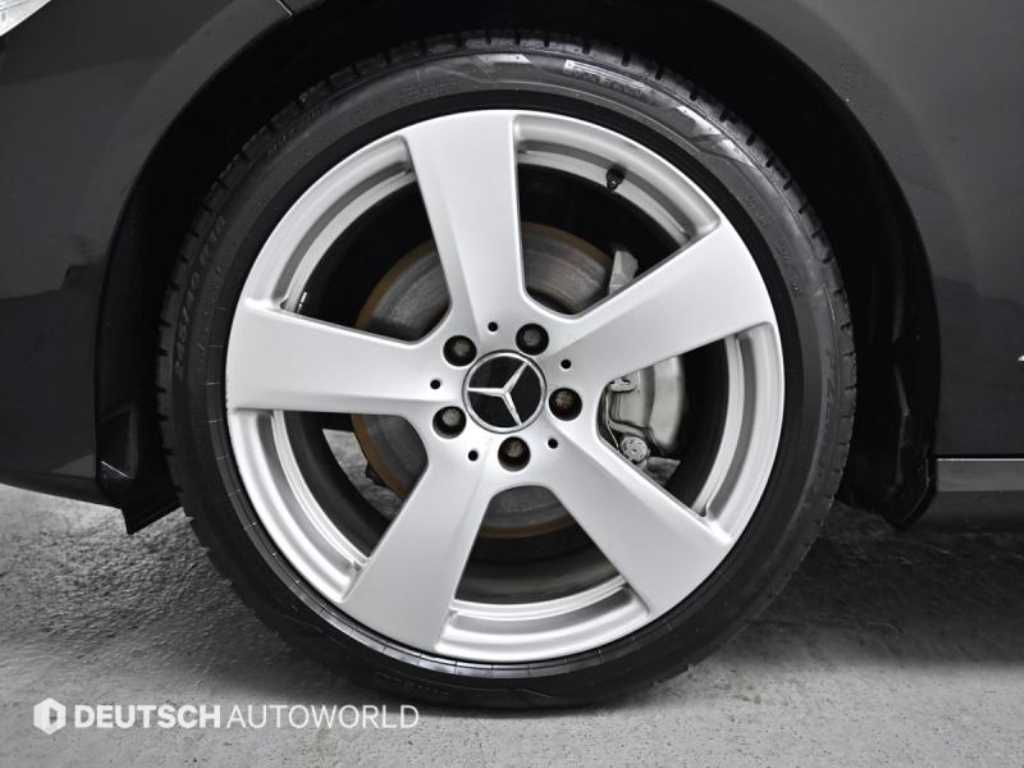 Mercedes-Benz E-Class — photo 05
