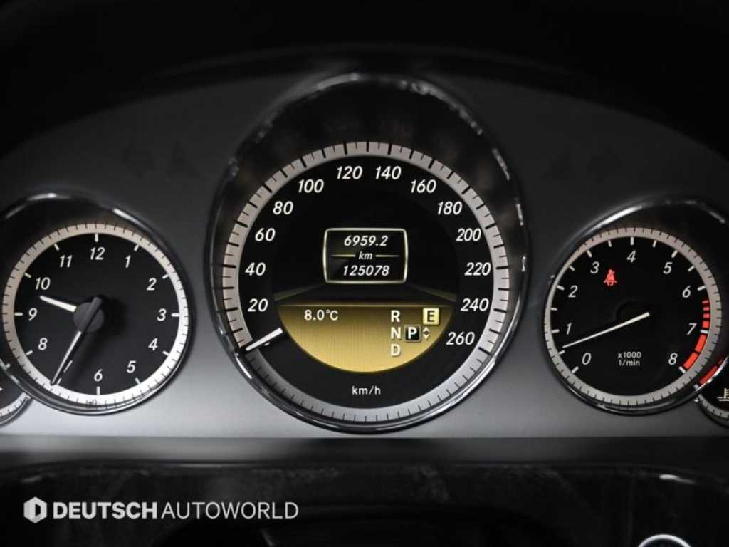 Mercedes-Benz E-Class — photo 08
