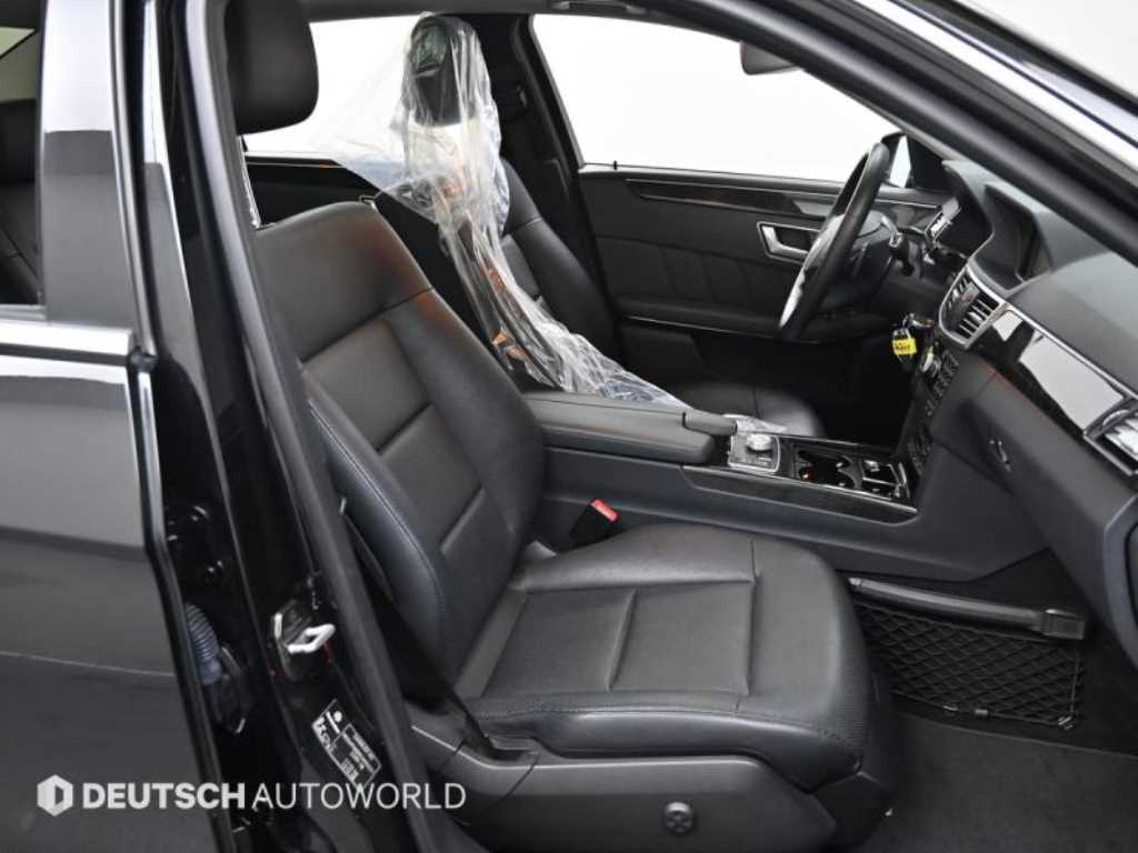 Mercedes-Benz E-Class — photo 10