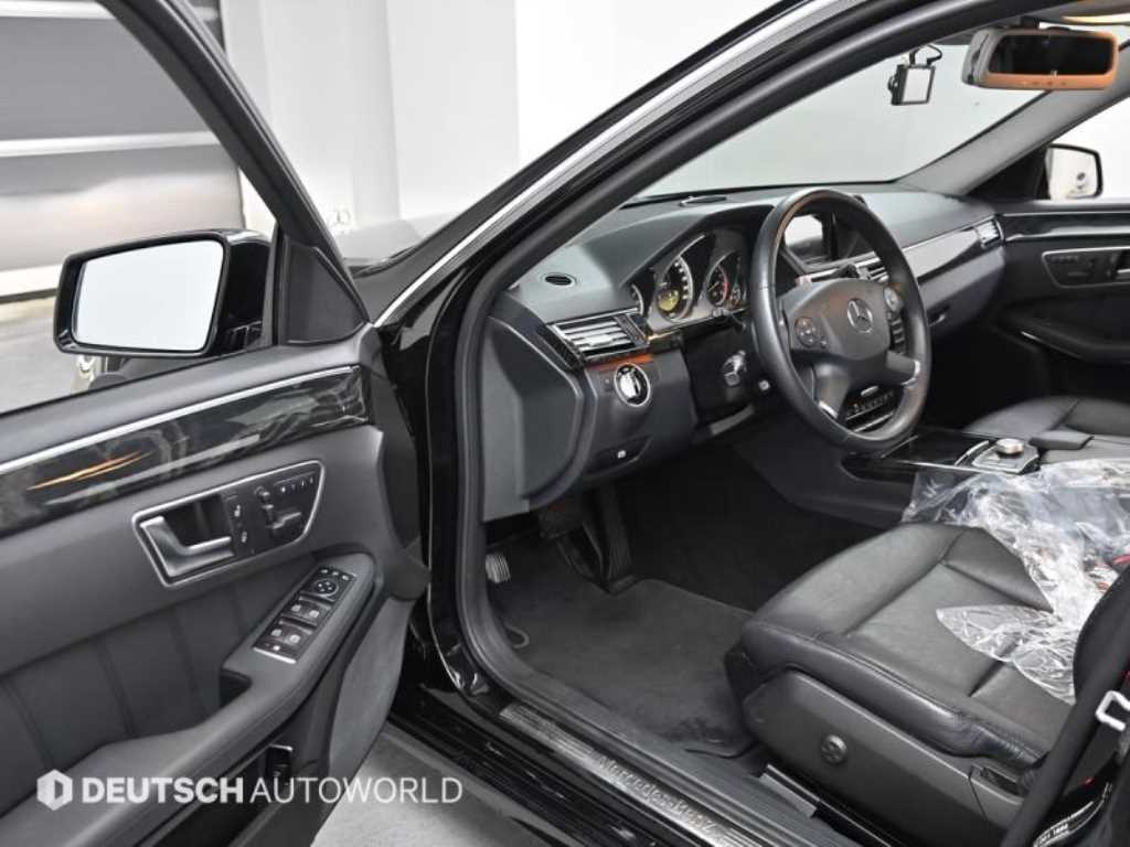 Mercedes-Benz E-Class — photo 11