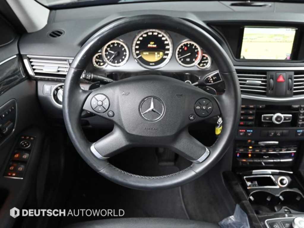 Mercedes-Benz E-Class — photo 13