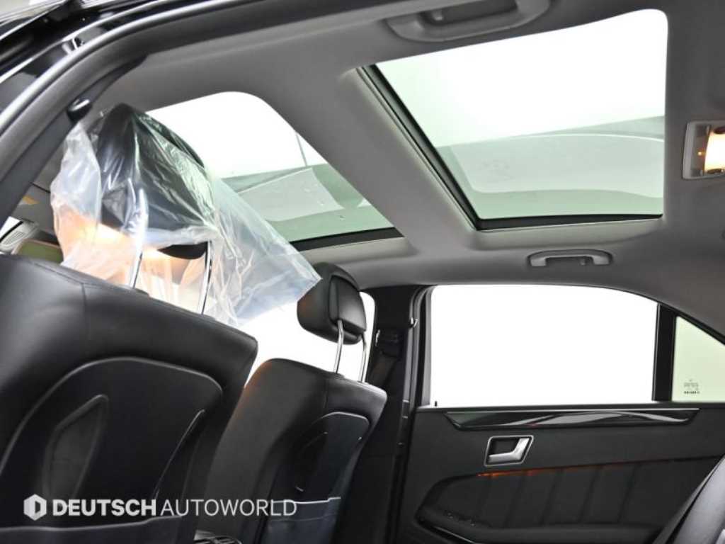 Mercedes-Benz E-Class — photo 19