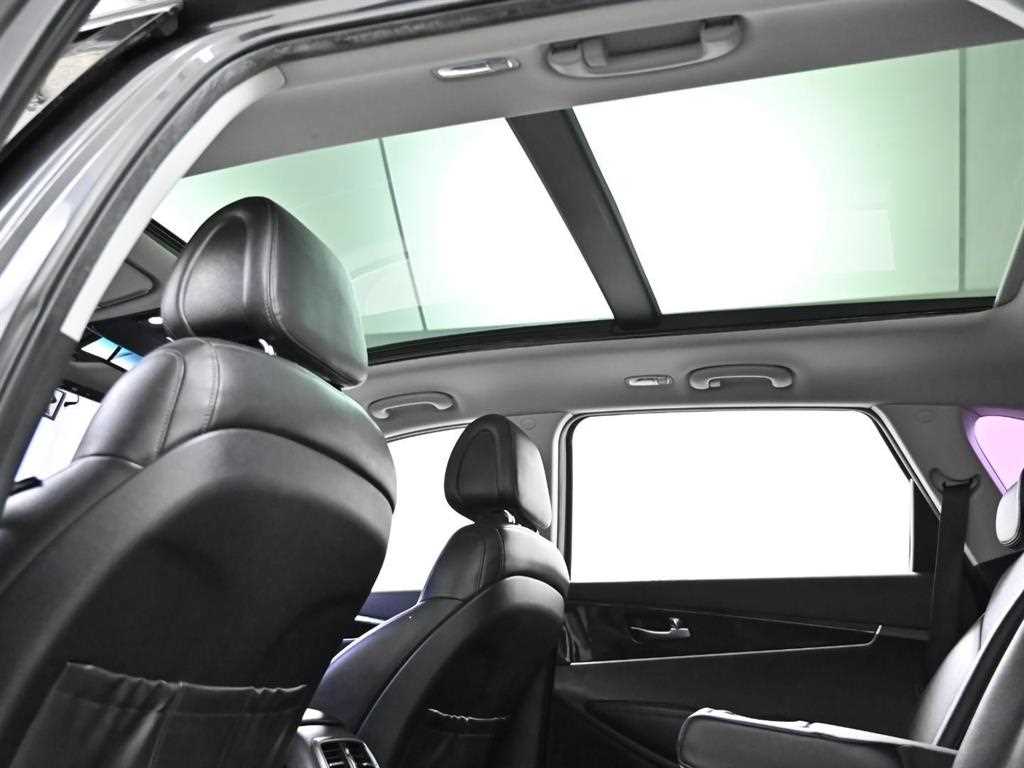 Kia Sorento — photo 19