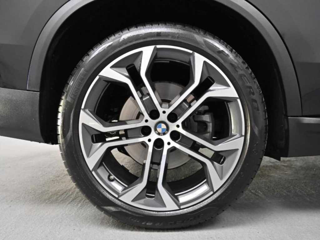 BMW X5 — photo 05