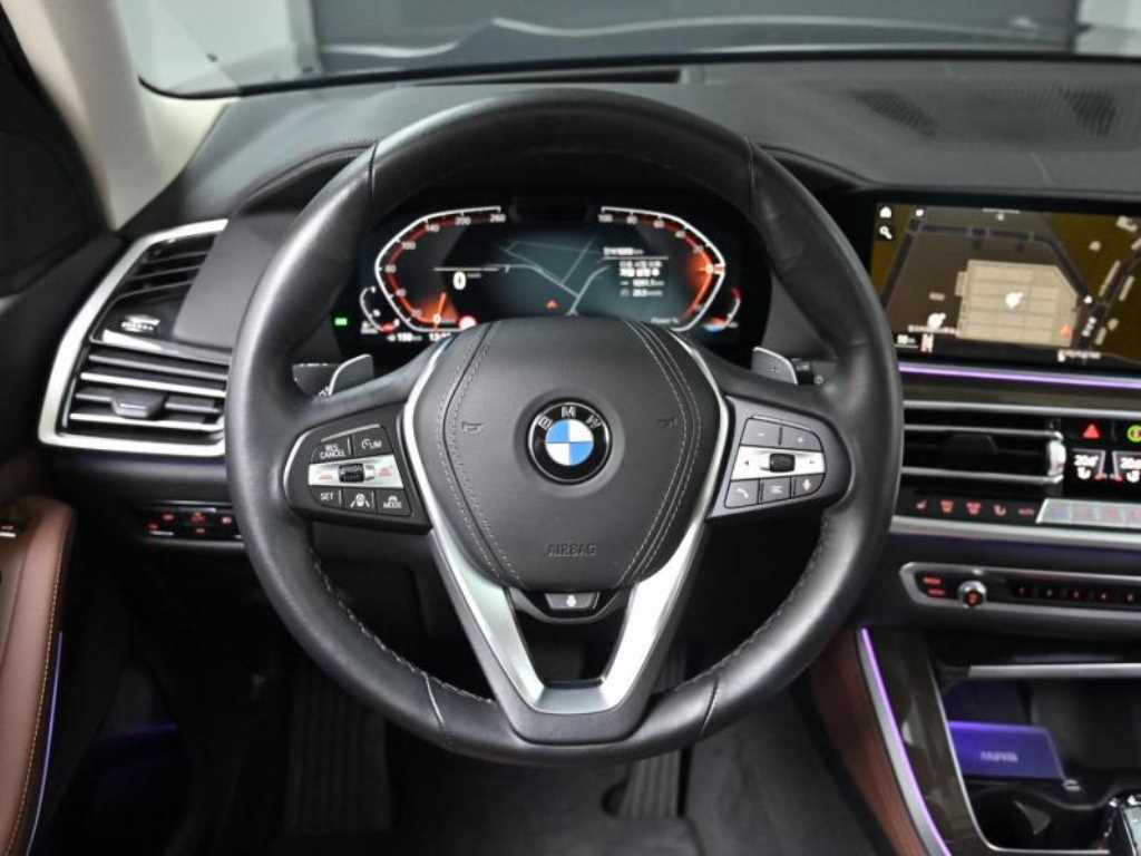 BMW X5 — photo 13