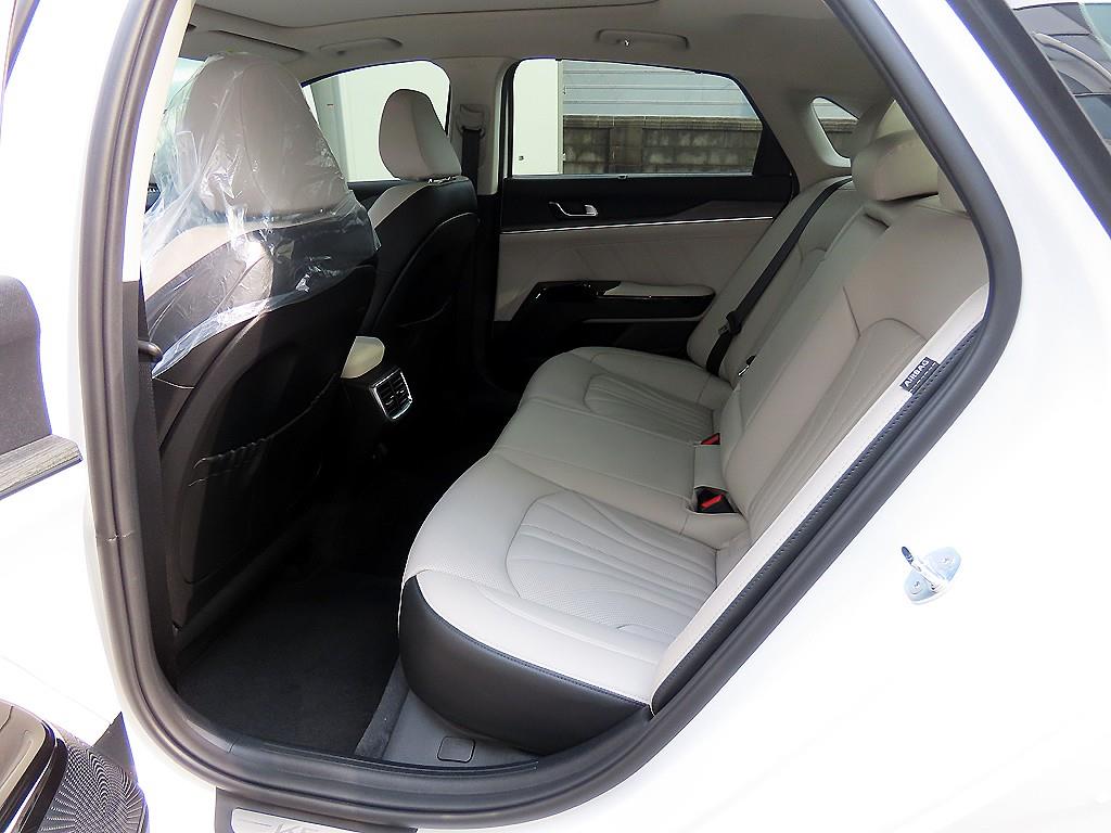 Kia K5 — photo 06