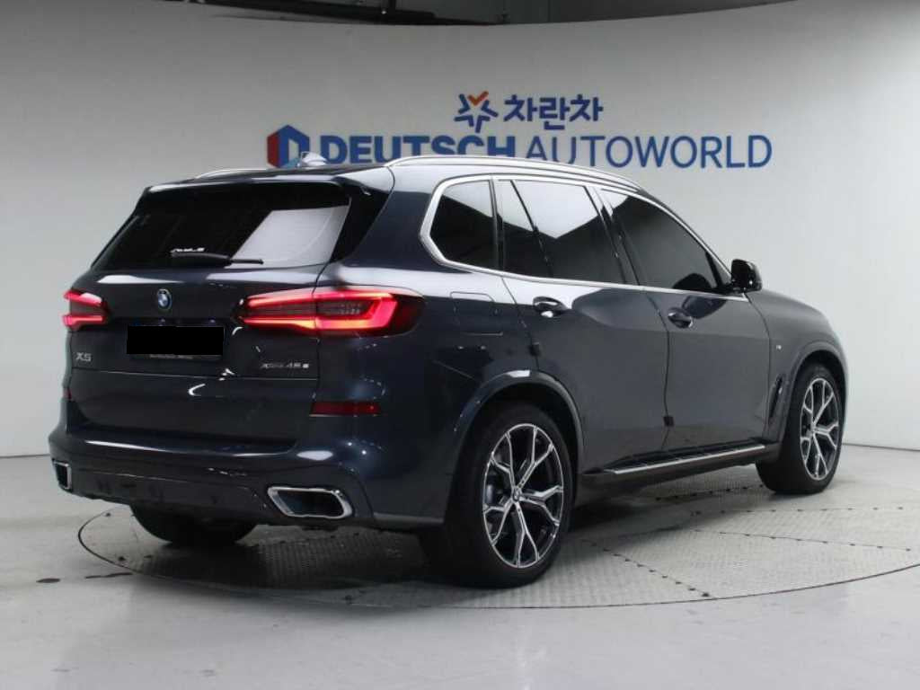BMW X5 — photo 02