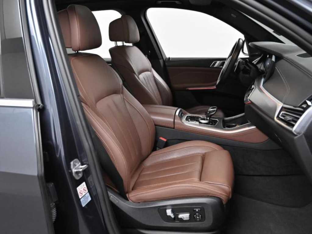 BMW X5 — photo 11