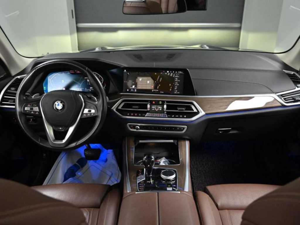 BMW X5 — photo 05