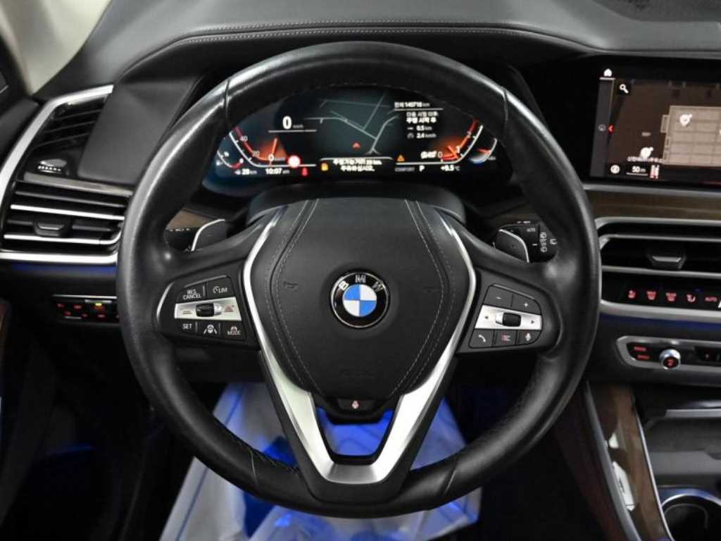 BMW X5 — photo 07
