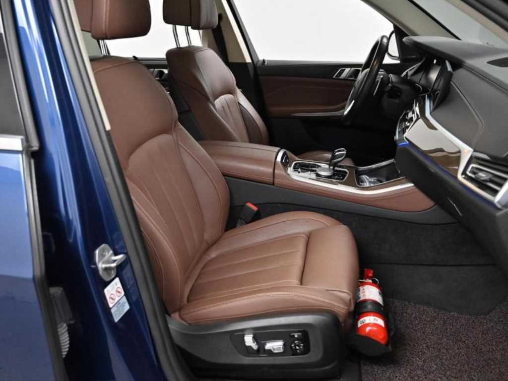 BMW X5 — photo 11