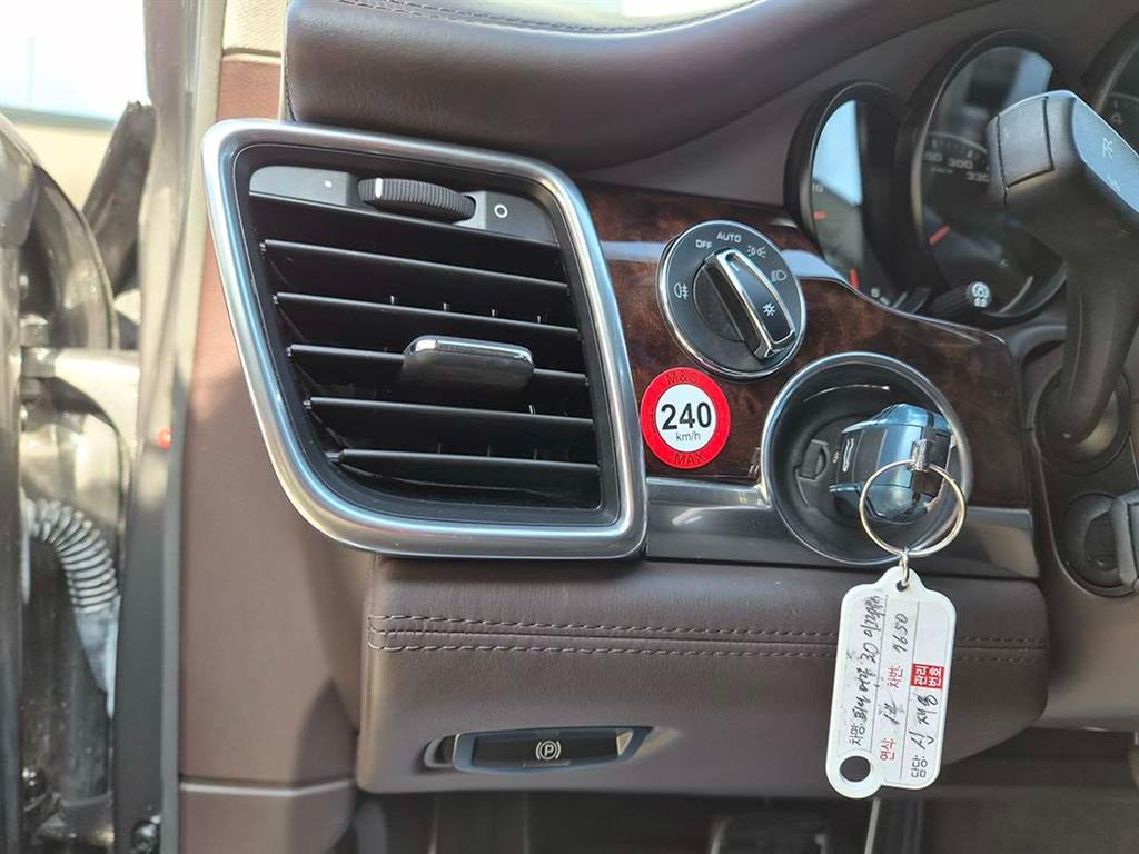 Porsche Panamera — photo 12