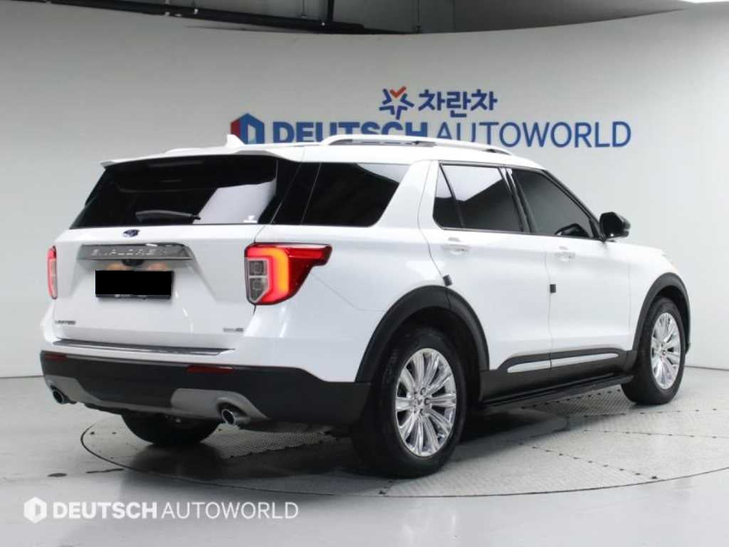 Ford Explorer — photo 02