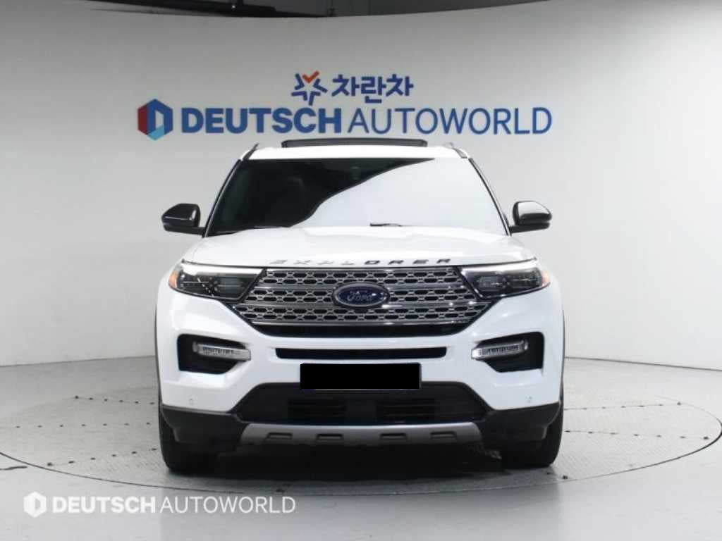 Ford Explorer — photo 03