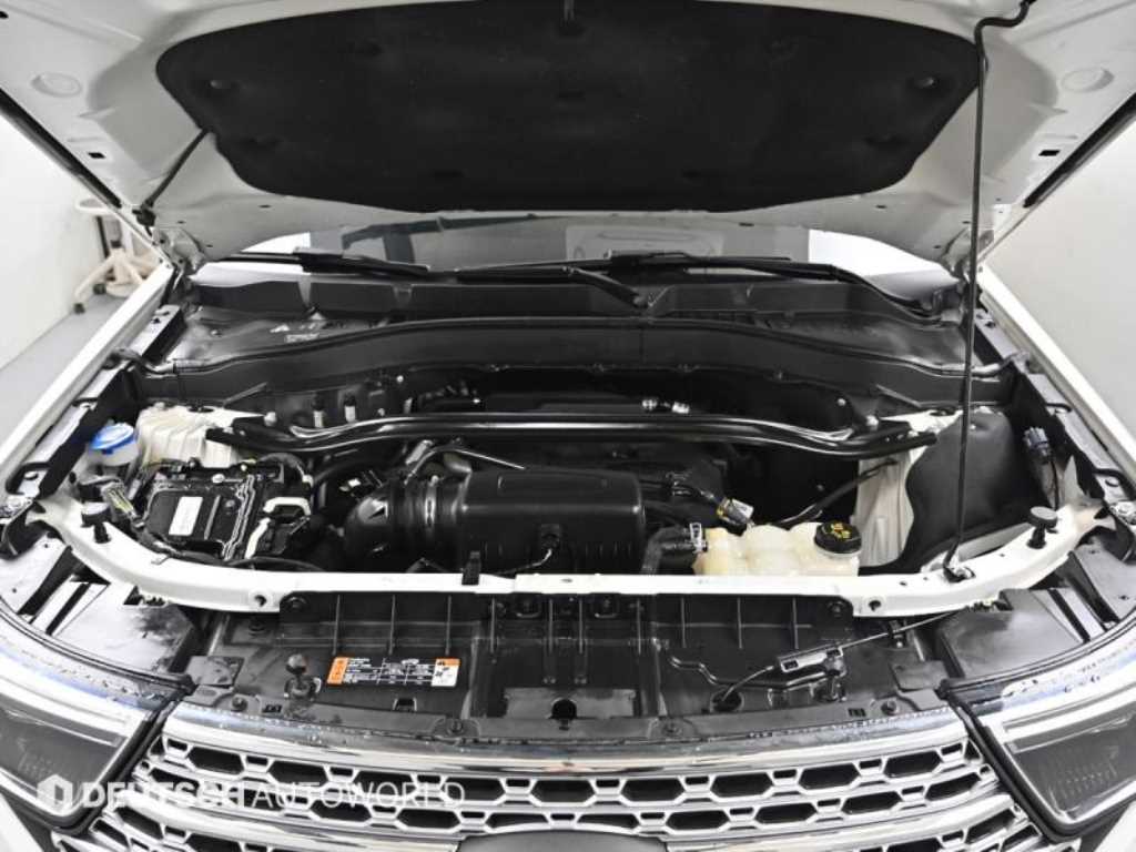 Ford Explorer — photo 06
