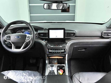Ford Explorer — photo 07