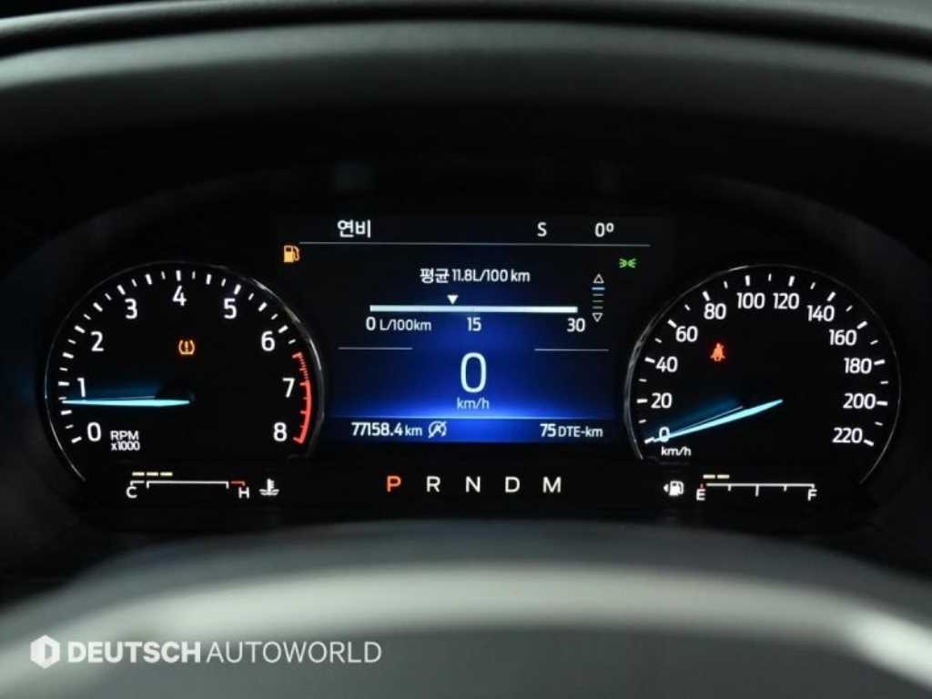 Ford Explorer — photo 08