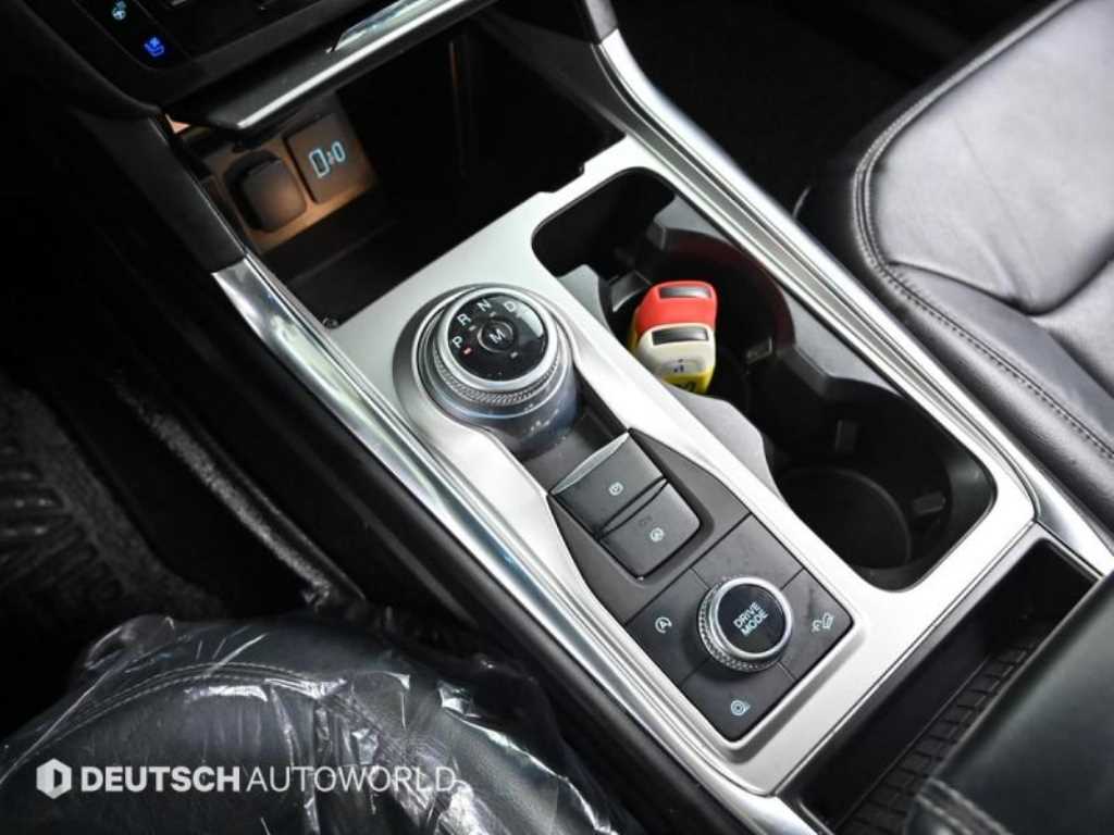 Ford Explorer — photo 09