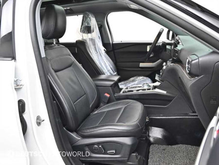 Ford Explorer — photo 10