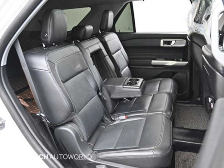 Ford Explorer — photo 12