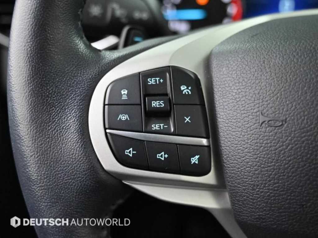 Ford Explorer — photo 18