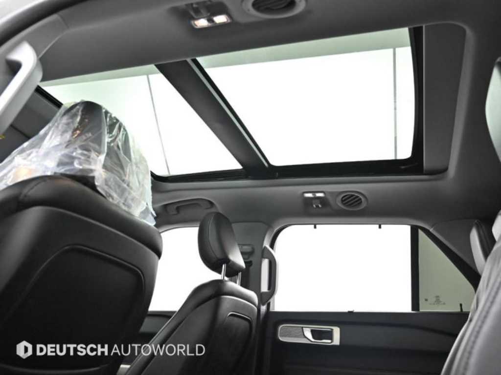 Ford Explorer — photo 19