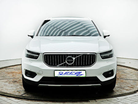 Volvo XC40 — photo 01