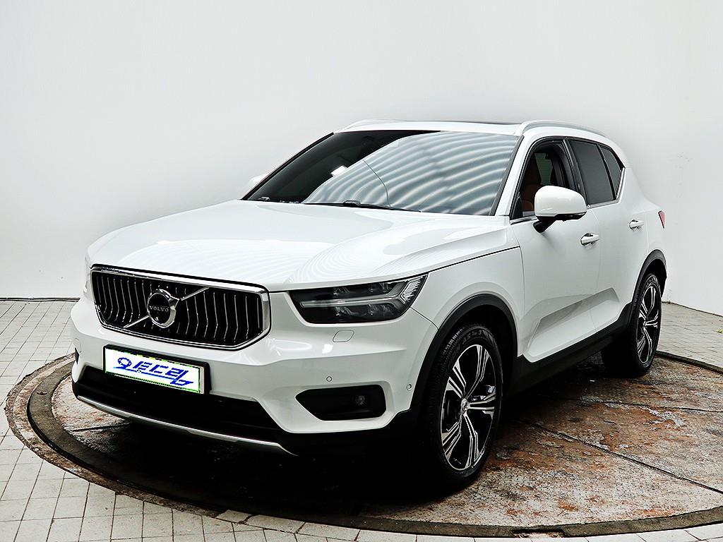 Volvo XC40 — photo 02