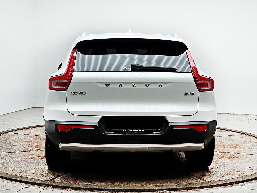 Volvo XC40 — photo 03
