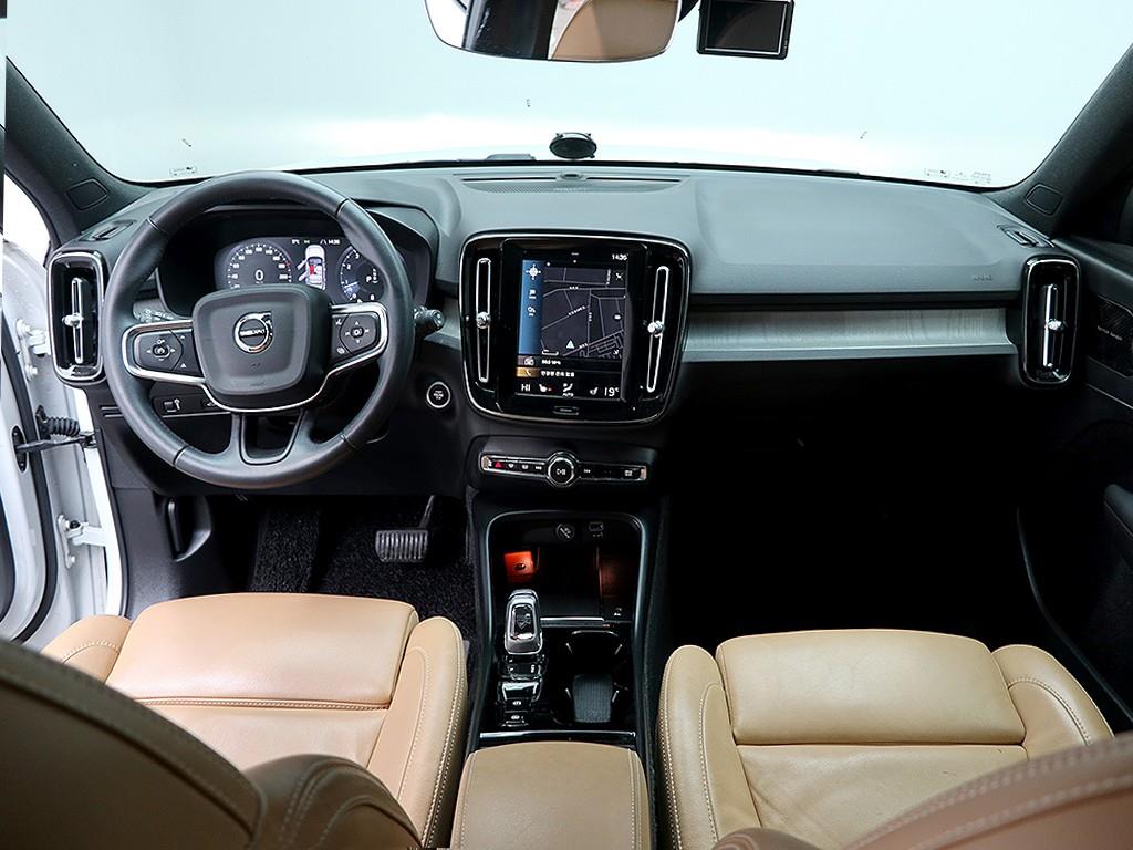 Volvo XC40 — photo 05