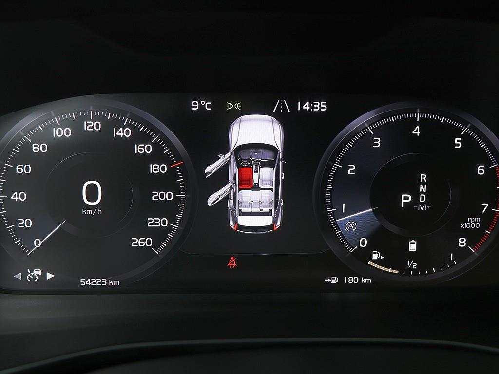 Volvo XC40 — photo 06