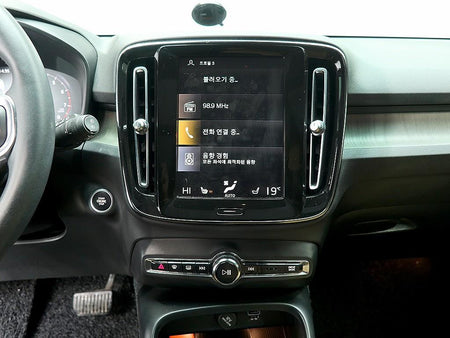 Volvo XC40 — photo 09