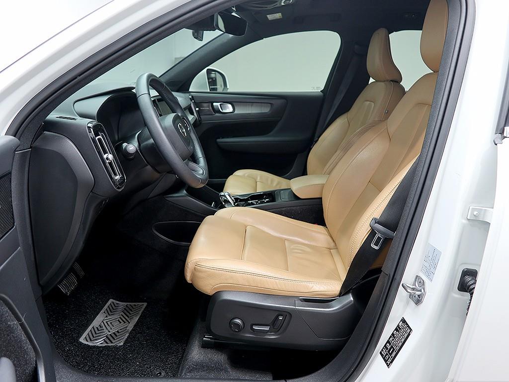 Volvo XC40 — photo 11
