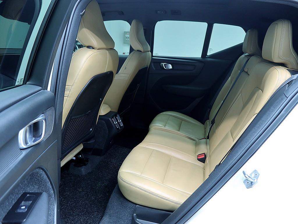 Volvo XC40 — photo 12