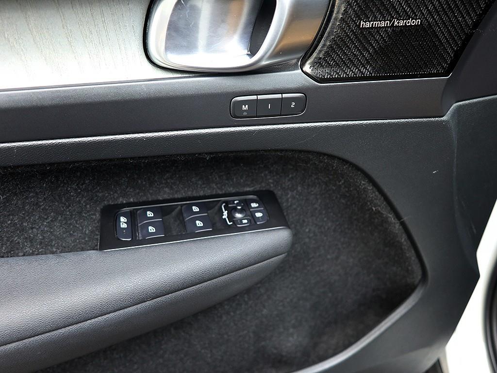 Volvo XC40 — photo 13